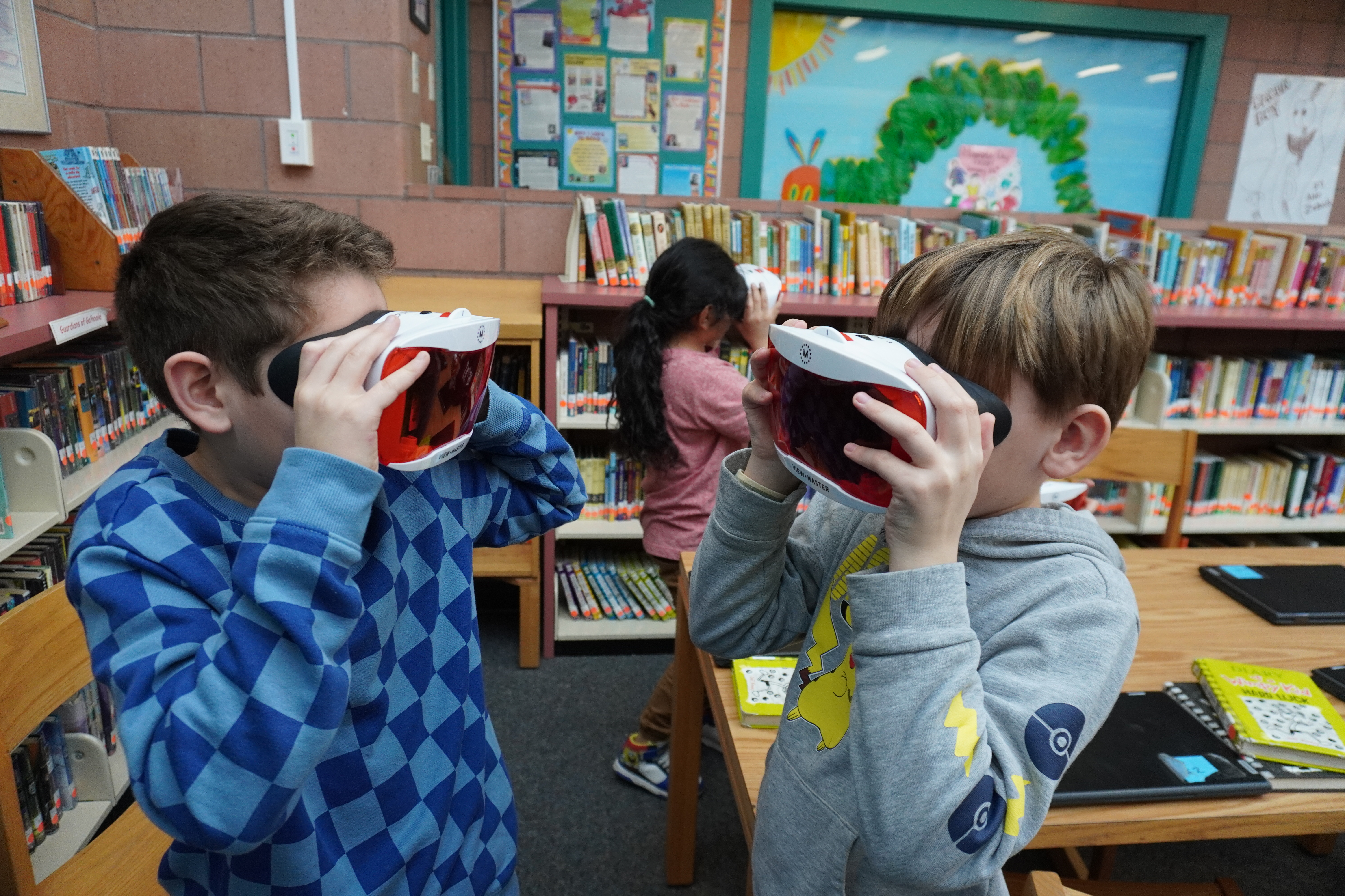 Students Exploring in Virtual Reality